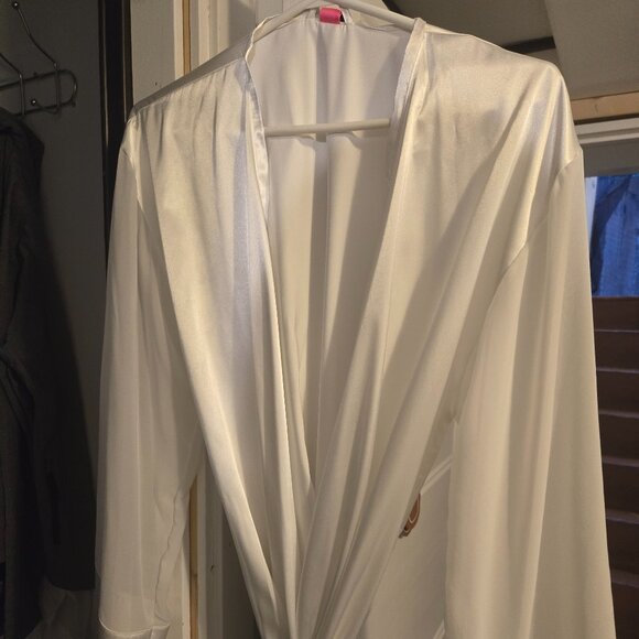 Satin robe - Picture 1 of 2